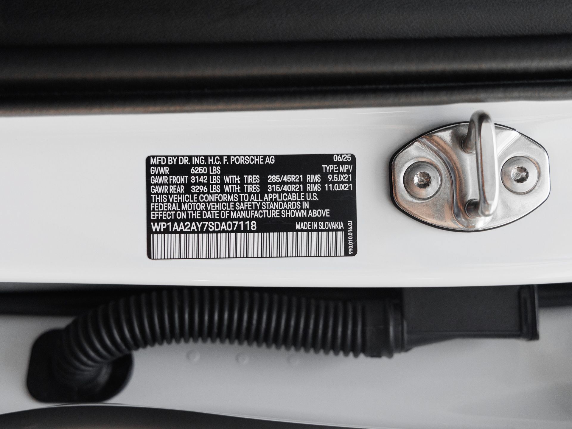 Certified 2025 Porsche Cayenne AWD/4WD image 42