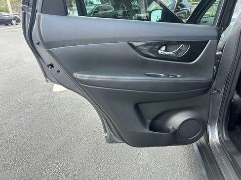 Used 2020 Nissan Rogue SL w/ Premium Package image 13