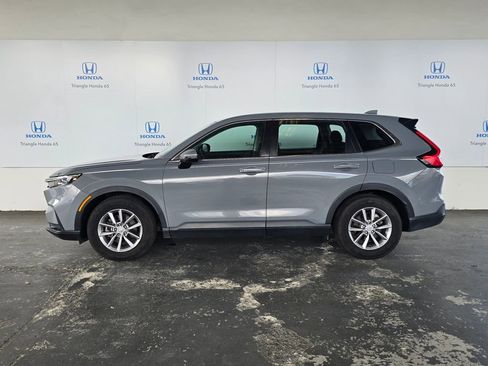 Used 2023 Honda CR-V LX image 3