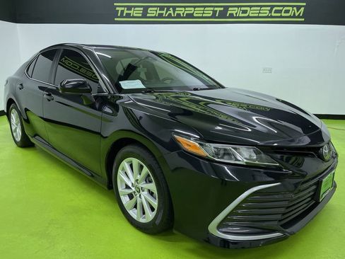 Used 2022 Toyota Camry LE image 2