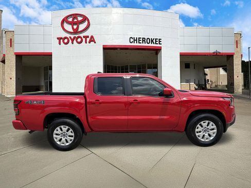 Used 2022 Nissan Frontier SV AWD/4WD image 4