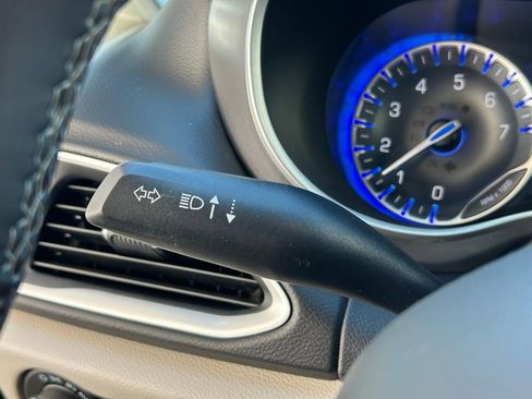 Used 2022 Chrysler Pacifica Touring-L image 26