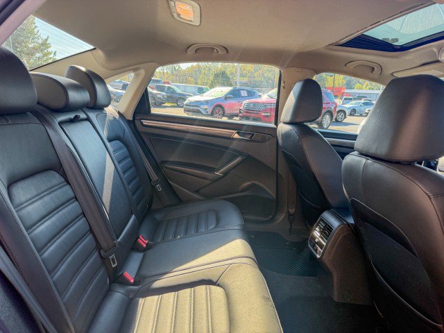 Used 2018 Volkswagen Passat 2.0T SEL Premium FWD image 19