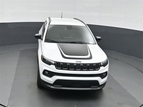 New 2026 Jeep Compass Latitude image 36