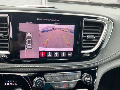 New 2026 Chrysler Pacifica Limited w/ S Appearance Package image 25