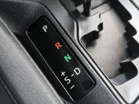 Used 2018 Toyota RAV4 LE FWD image 34