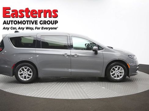 Used 2023 Chrysler Pacifica Touring-L FWD image 45