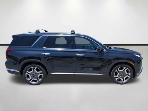 Used 2024 Hyundai Palisade Limited FWD image 3