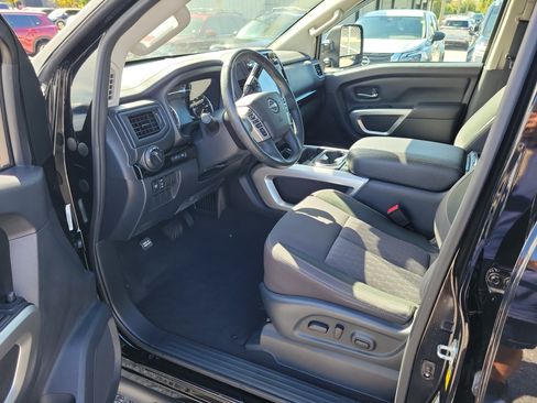Certified 2023 Nissan Titan SV w/ SV Convenience Package RWD image 10
