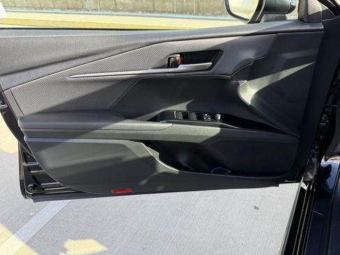 Used 2025 Toyota Camry SE w/ Convenience Package image 17