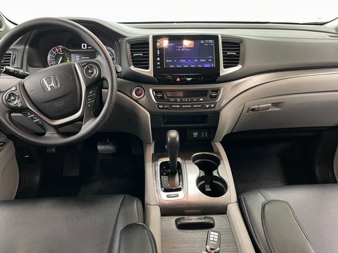 Used 2016 Honda Pilot EX image 2