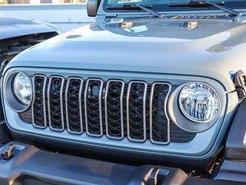 Used 2025 Jeep Wrangler Sport AWD/4WD image 6