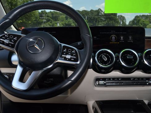 Used 2023 Mercedes-Benz GLB 250 image 29