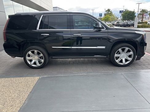 Used 2019 Cadillac Escalade Premium Luxury AWD/4WD image 4