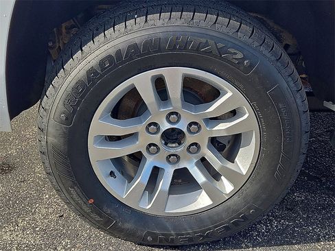 Used 2019 Chevrolet Suburban LT image 7