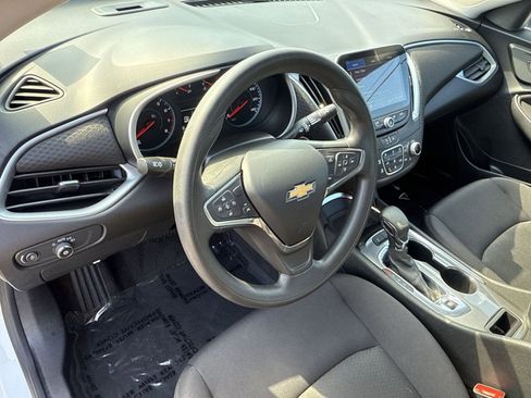 Used 2024 Chevrolet Malibu LT FWD image 16