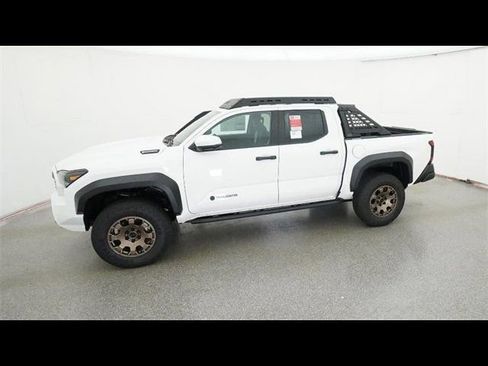 Used 2025 Toyota Tacoma Trailhunter image 2