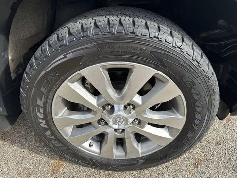Used 2013 Toyota Sequoia Limited AWD/4WD image 31