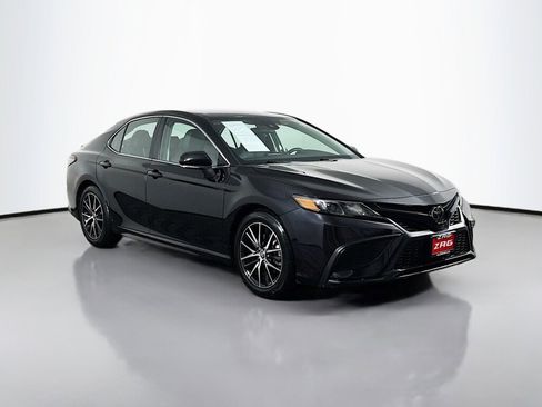 Used 2023 Toyota Camry SE image 7
