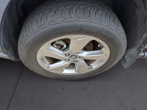 Used 2020 Toyota RAV4 Limited image 14