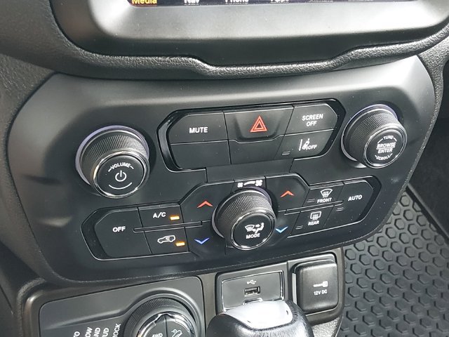 Used 2023 Jeep Renegade Trailhawk AWD/4WD image 20