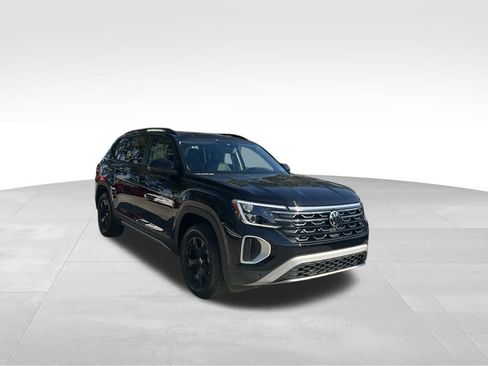 New 2026 Volkswagen Atlas Peak Edition AWD/4WD image 2
