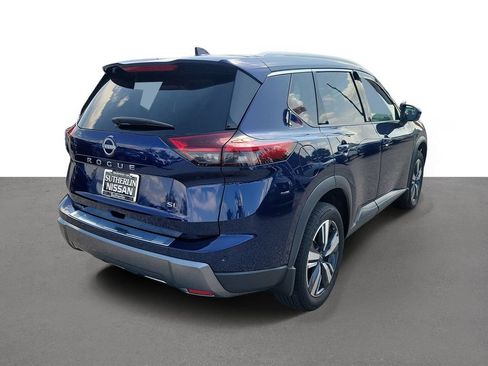 Certified 2024 Nissan Rogue SL FWD image 3