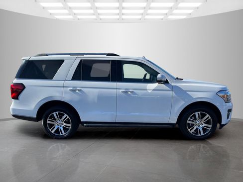 Used 2024 Ford Expedition Limited image 3