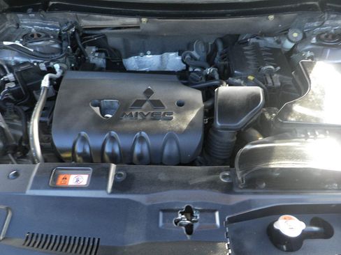 Used 2017 Mitsubishi Outlander SEL image 11