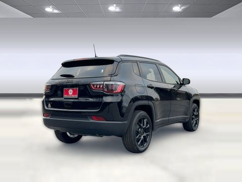 New 2026 Jeep Compass Latitude image 9