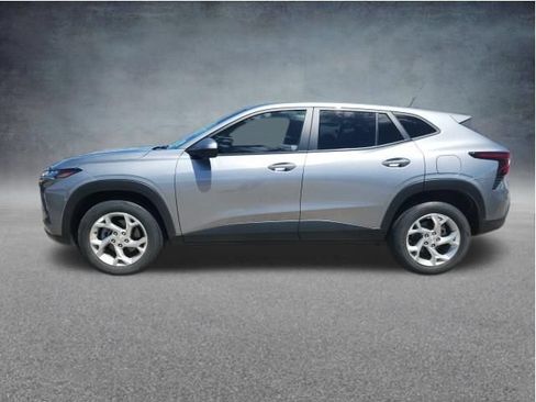 Used 2024 Chevrolet Trax LS w/ LS Convenience Package FWD image 6