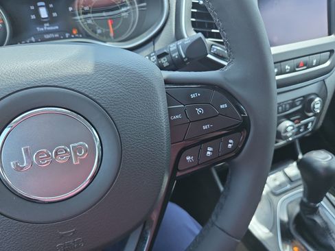 Used 2023 Jeep Cherokee Altitude Lux AWD/4WD image 13