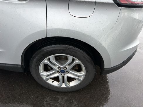 Used 2018 Ford Edge Titanium w/ Technology Package AWD/4WD image 17