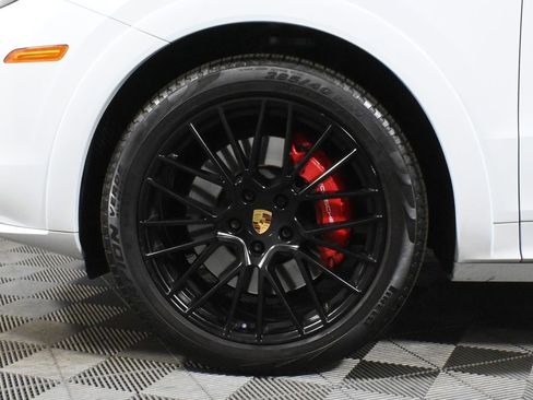 Used 2022 Porsche Cayenne GTS image 12