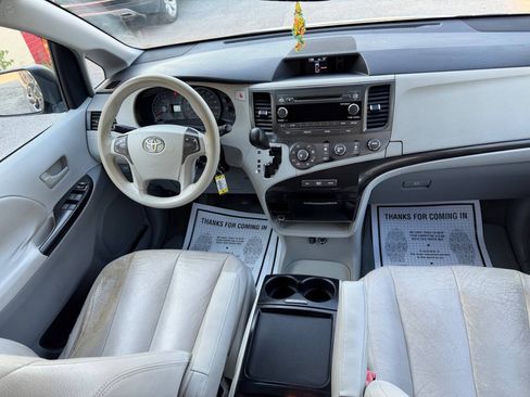 Used 2011 Toyota Sienna LE FWD image 15