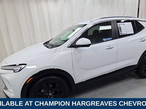 Used 2024 Buick Encore GX Sport Touring image 5