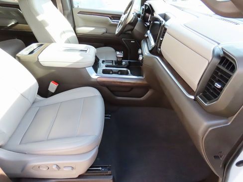 Used 2022 GMC Sierra 1500 SLT w/ SLT Convenience Package image 12