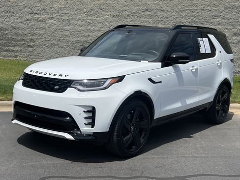 Certified 2025 Land Rover Discovery Dynamic SE AWD/4WD image 1