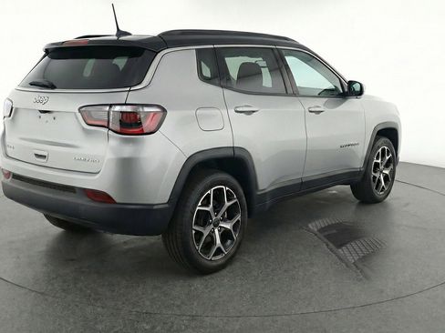 Used 2025 Jeep Compass Limited image 9