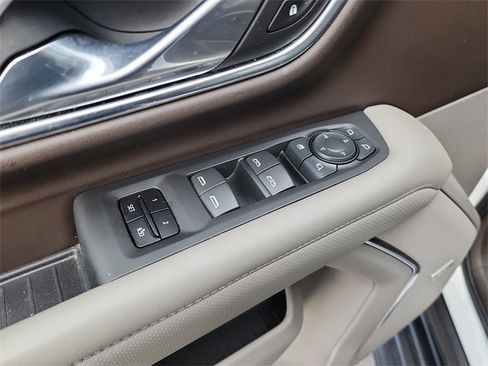 Used 2021 GMC Yukon SLT w/ Rear Media and Nav Package image 12