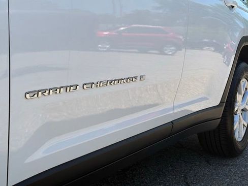Used 2023 Jeep Grand Cherokee Limited AWD/4WD image 33