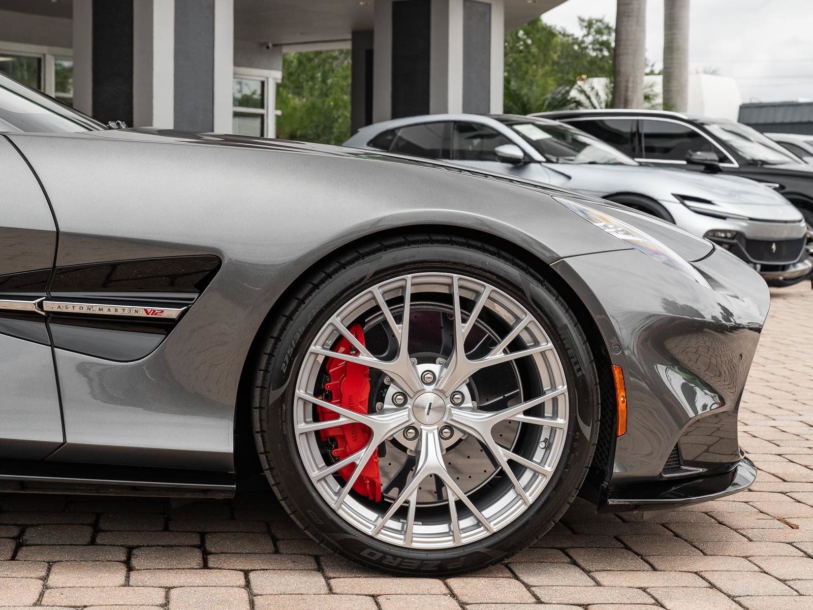 Used 2025 Aston Martin Vanquish RWD image 41