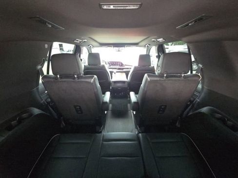 Used 2024 Cadillac Escalade Premium Luxury AWD/4WD image 14