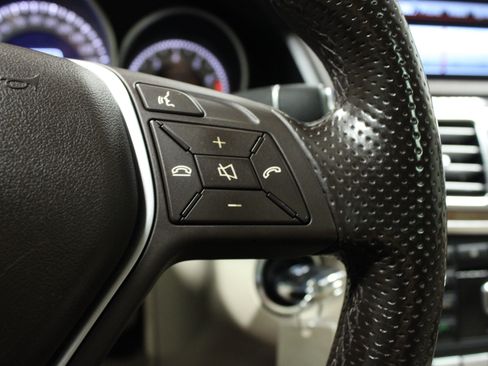 Used 2015 Mercedes-Benz E 350 4MATIC Sedan image 19