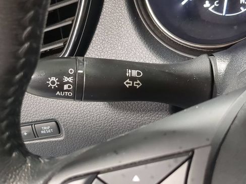 Used 2017 Nissan Rogue SV AWD/4WD image 30