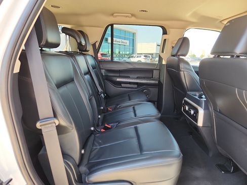 Used 2024 Ford Expedition XLT AWD/4WD image 14