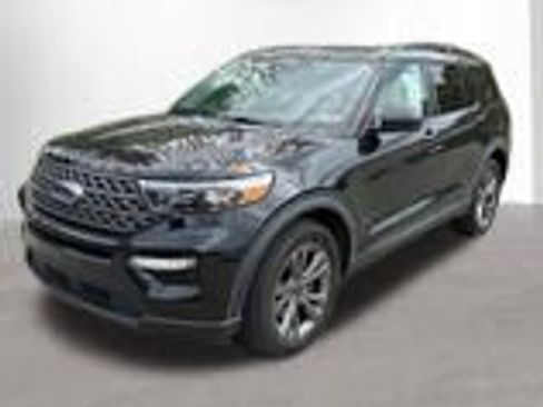 Used 2021 Ford Explorer XLT w/ Equipment Group 202A AWD/4WD image 5