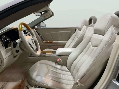 Used 2005 Cadillac XLR RWD image 29