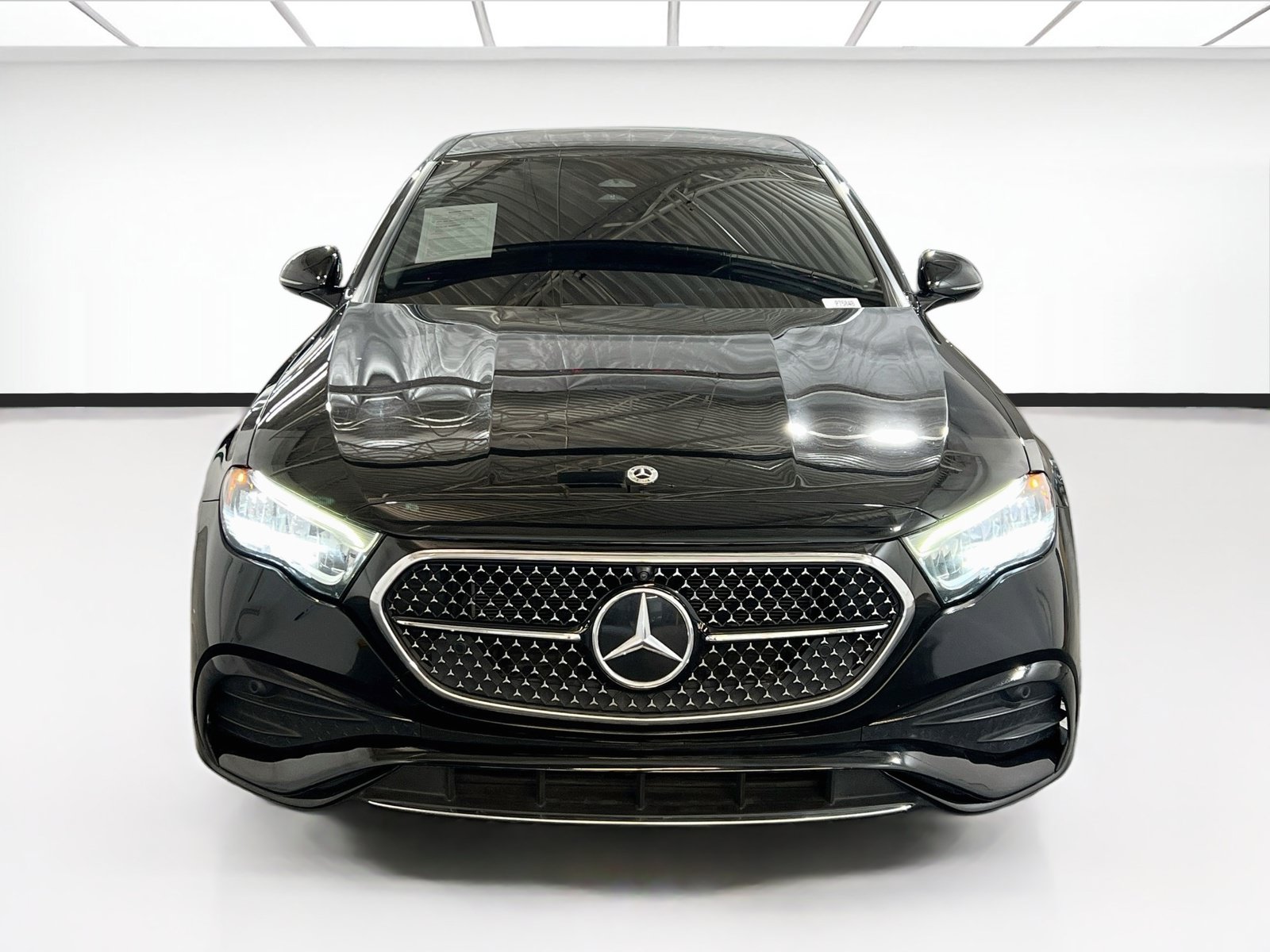 Used 2024 Mercedes-Benz E 350 4MATIC Sedan image 2