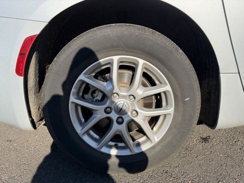 Used 2023 Chrysler Voyager LX image 9